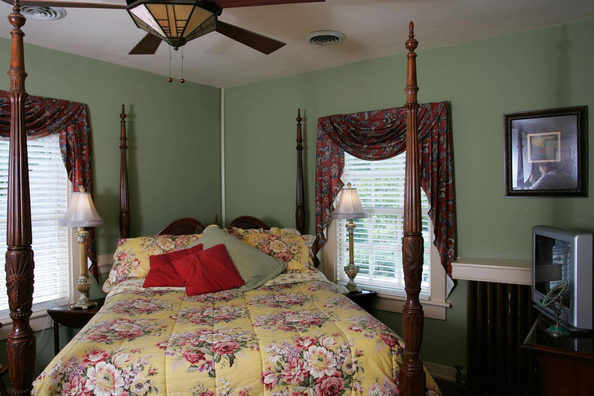 Williamsburg Manor B&B Экстерьер фото